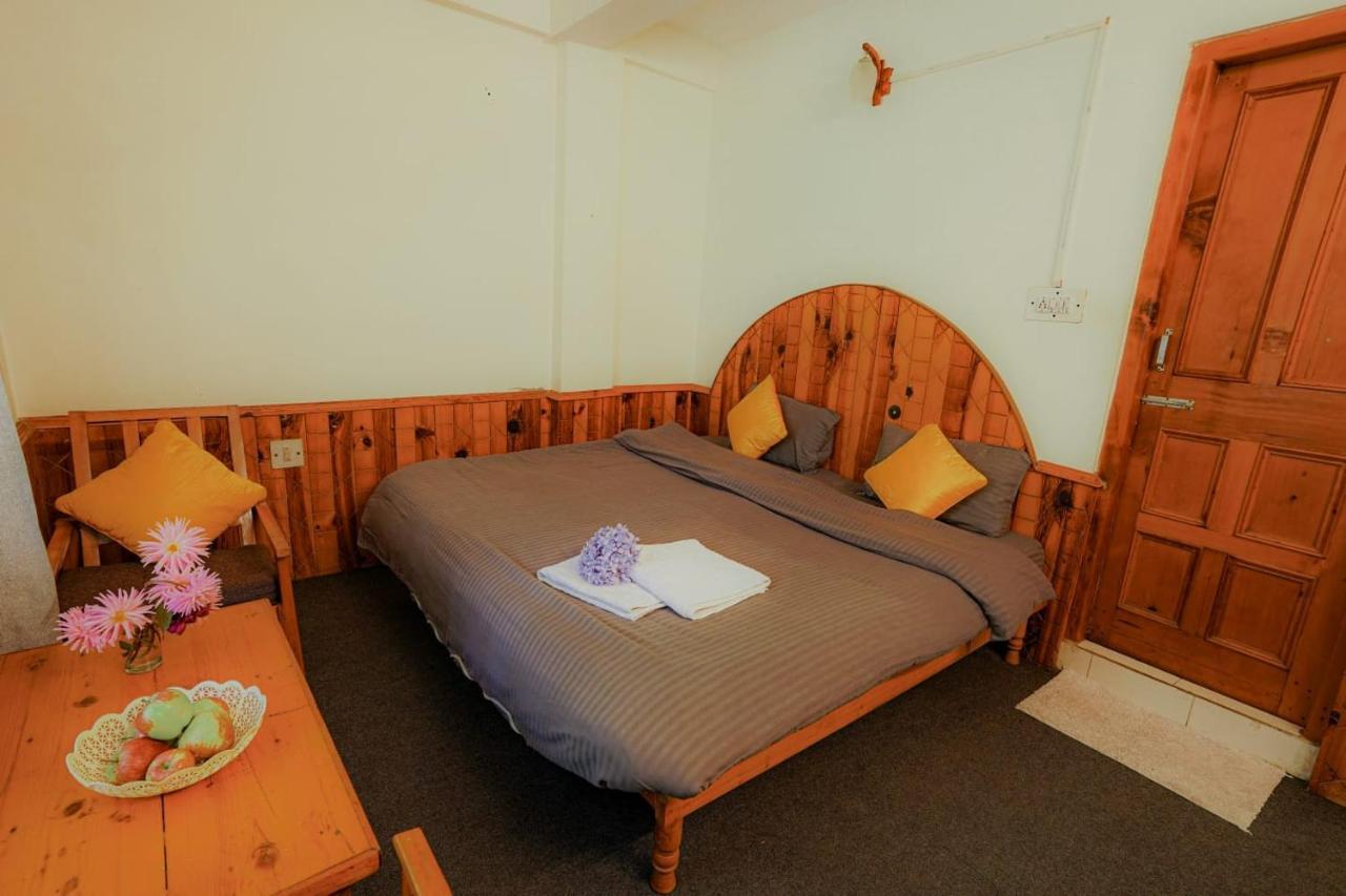 Mars Monkey Hostel & Cafe Манали Экстерьер фото