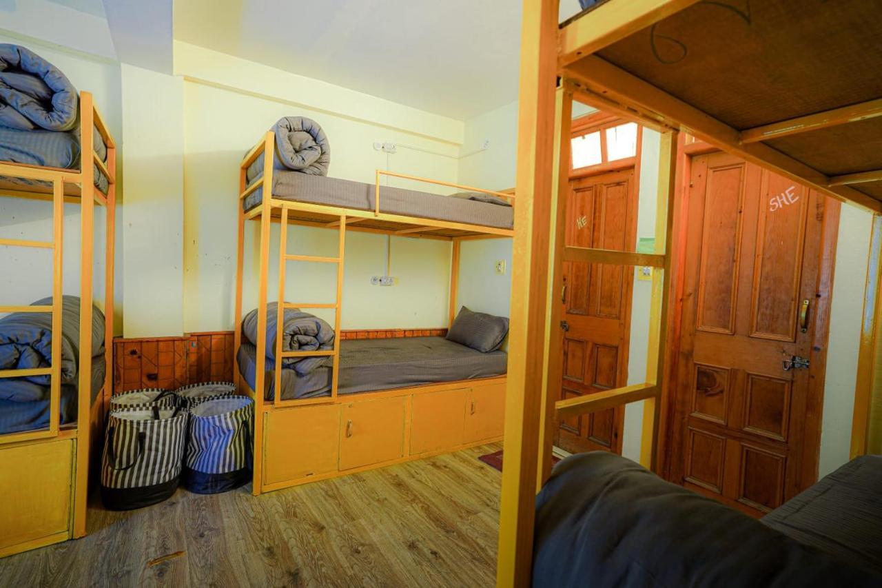 Mars Monkey Hostel & Cafe Манали Экстерьер фото