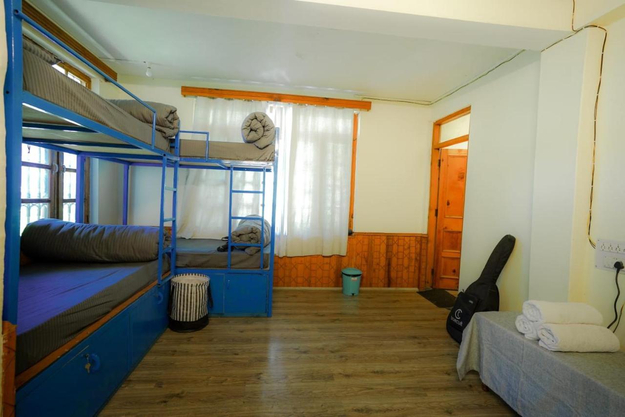 Mars Monkey Hostel & Cafe Манали Экстерьер фото
