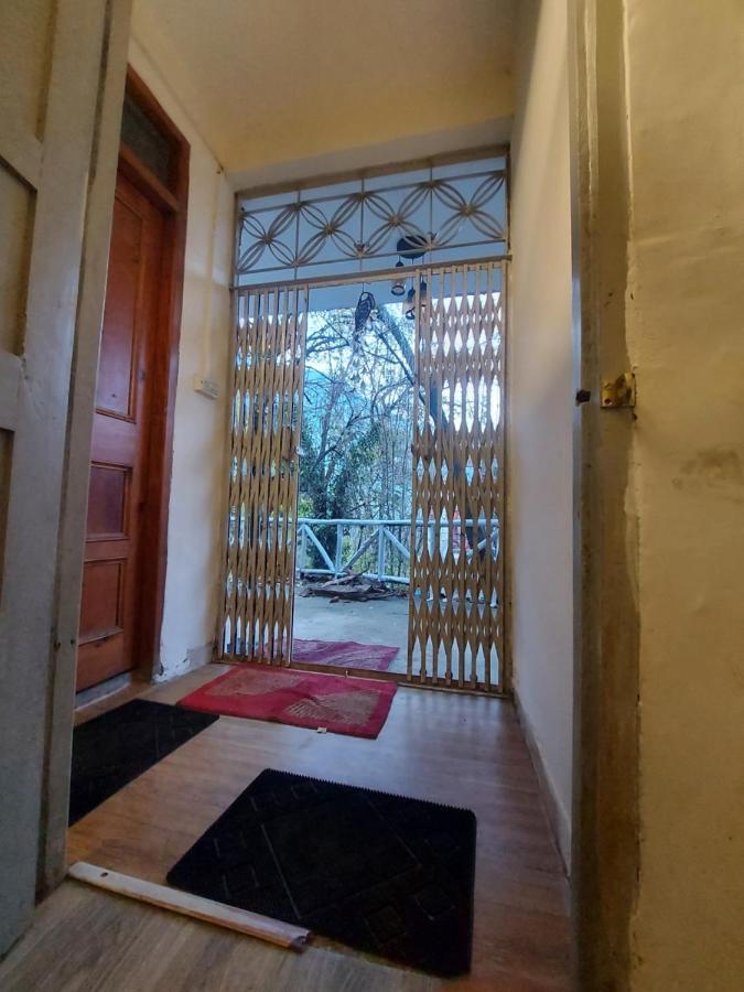 Mars Monkey Hostel & Cafe Манали Экстерьер фото