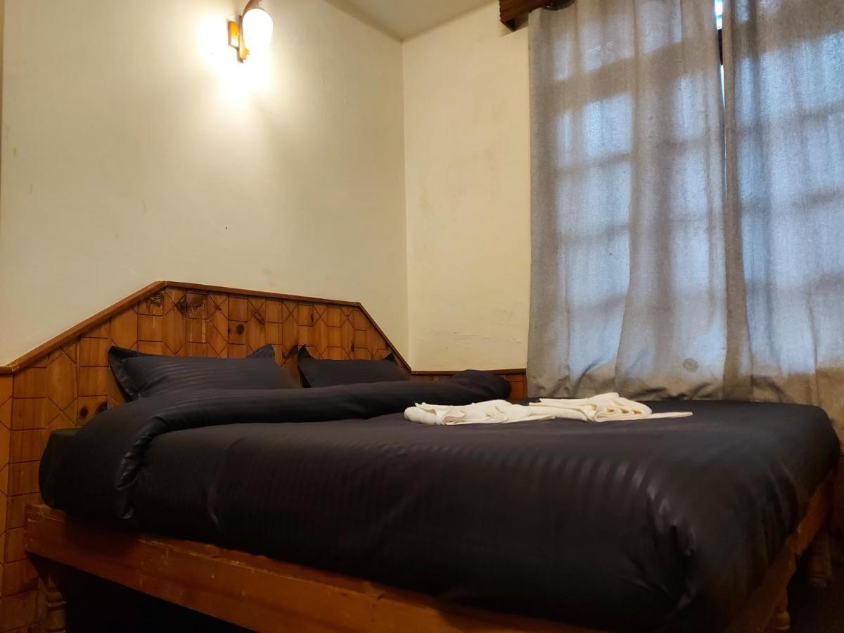 Mars Monkey Hostel & Cafe Манали Экстерьер фото