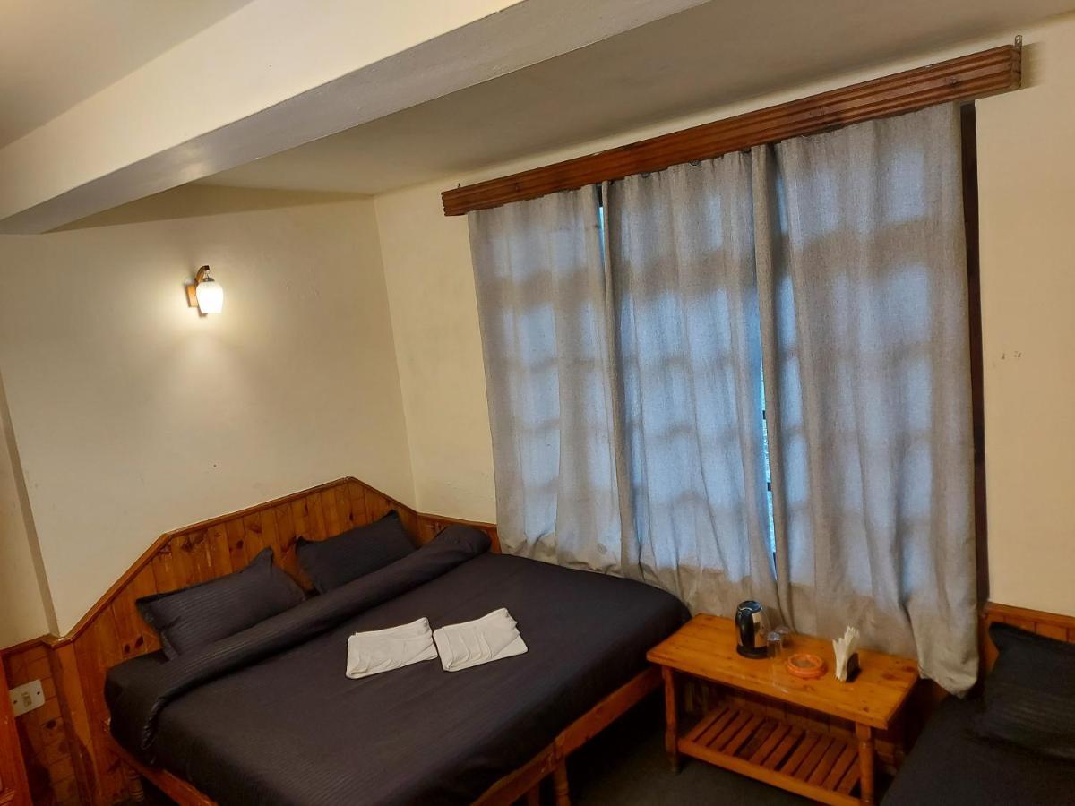 Mars Monkey Hostel & Cafe Манали Экстерьер фото