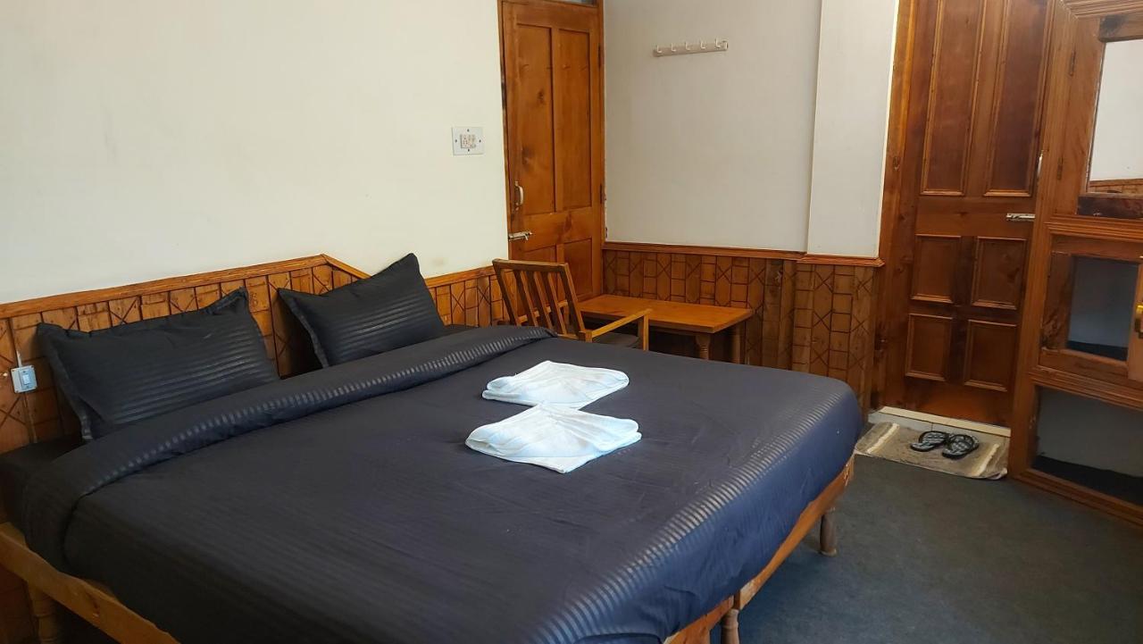 Mars Monkey Hostel & Cafe Манали Экстерьер фото