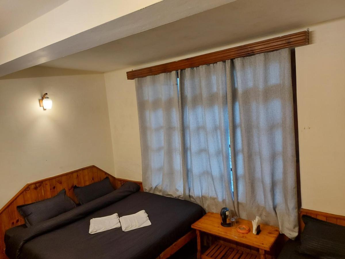 Mars Monkey Hostel & Cafe Манали Экстерьер фото