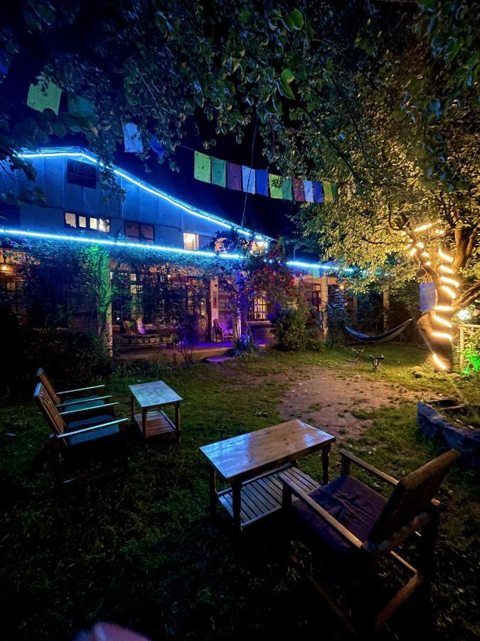 Mars Monkey Hostel & Cafe Манали Экстерьер фото
